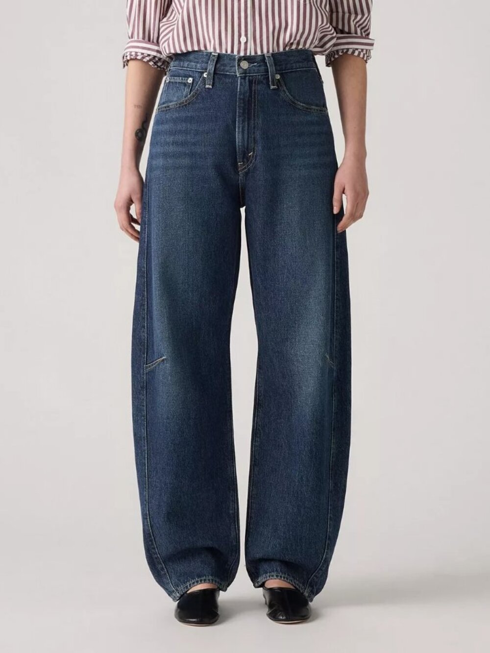 NWOT-Levi's Women's 31wx29L Cinch Barrel Jeans New Shades - Med Wash 003V50001